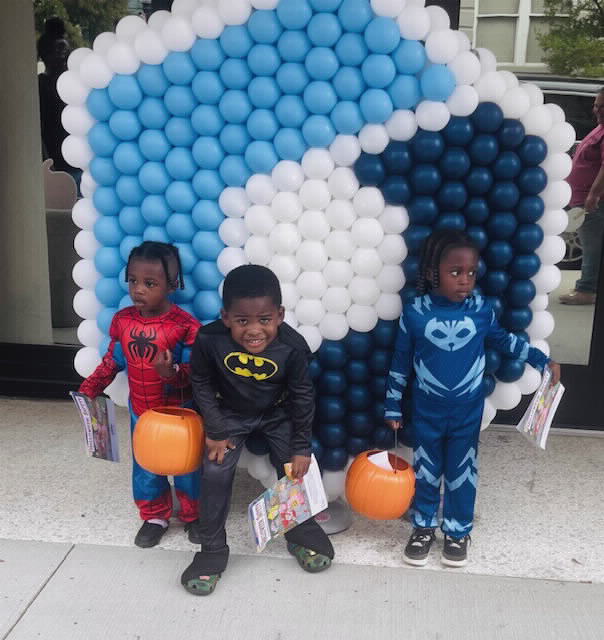 YourCNB's tweet image. 🎃🍬 Candy Crawl 2025 in downtown Meridian was a sweet success! @YourCNB joined the fun with costumes, treats &amp;amp; glowing orange lights. Thanks, Meridian, for making it magical! #CandyCrawl2025 #DowntownMeridian #PowerOfLocal