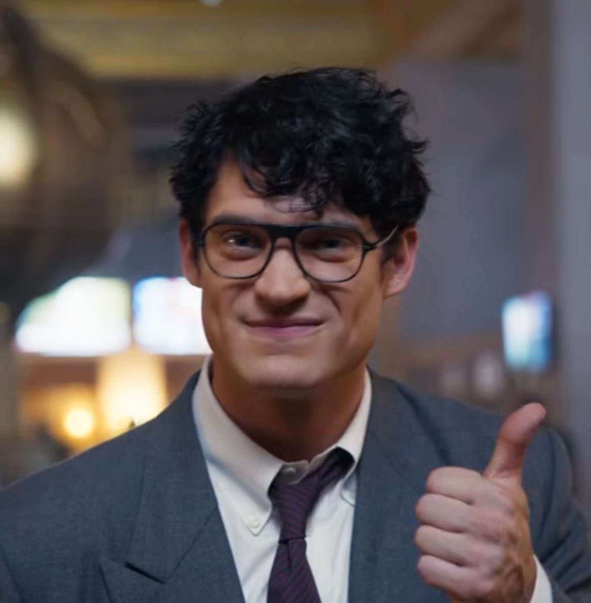 pov: eu não sei flertar então te olho assim.