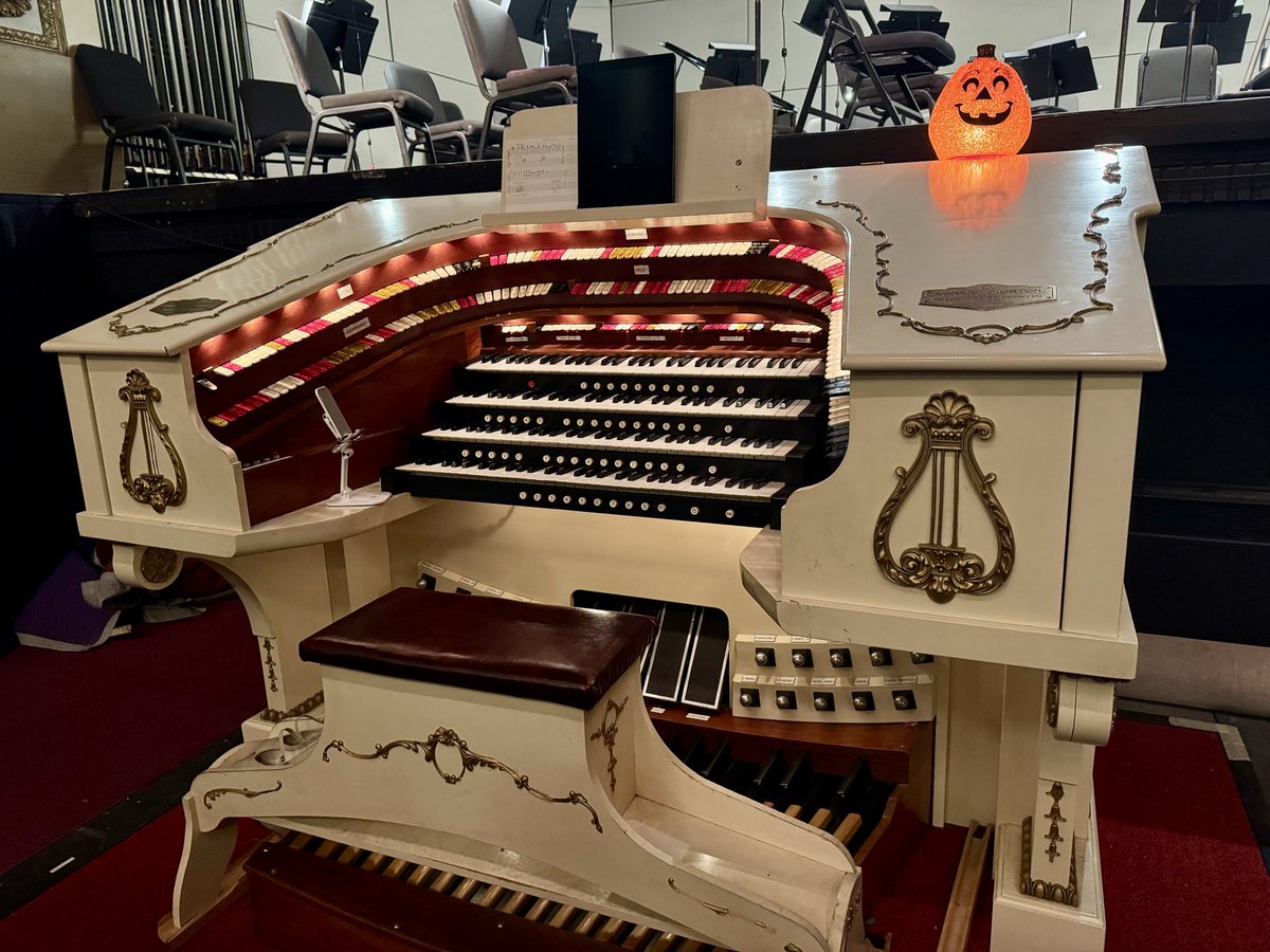 nwildoner's tweet photo. What a blast! BPO preshow. It Themes Like Halloween https://t.co/w5ZKgSYo5i