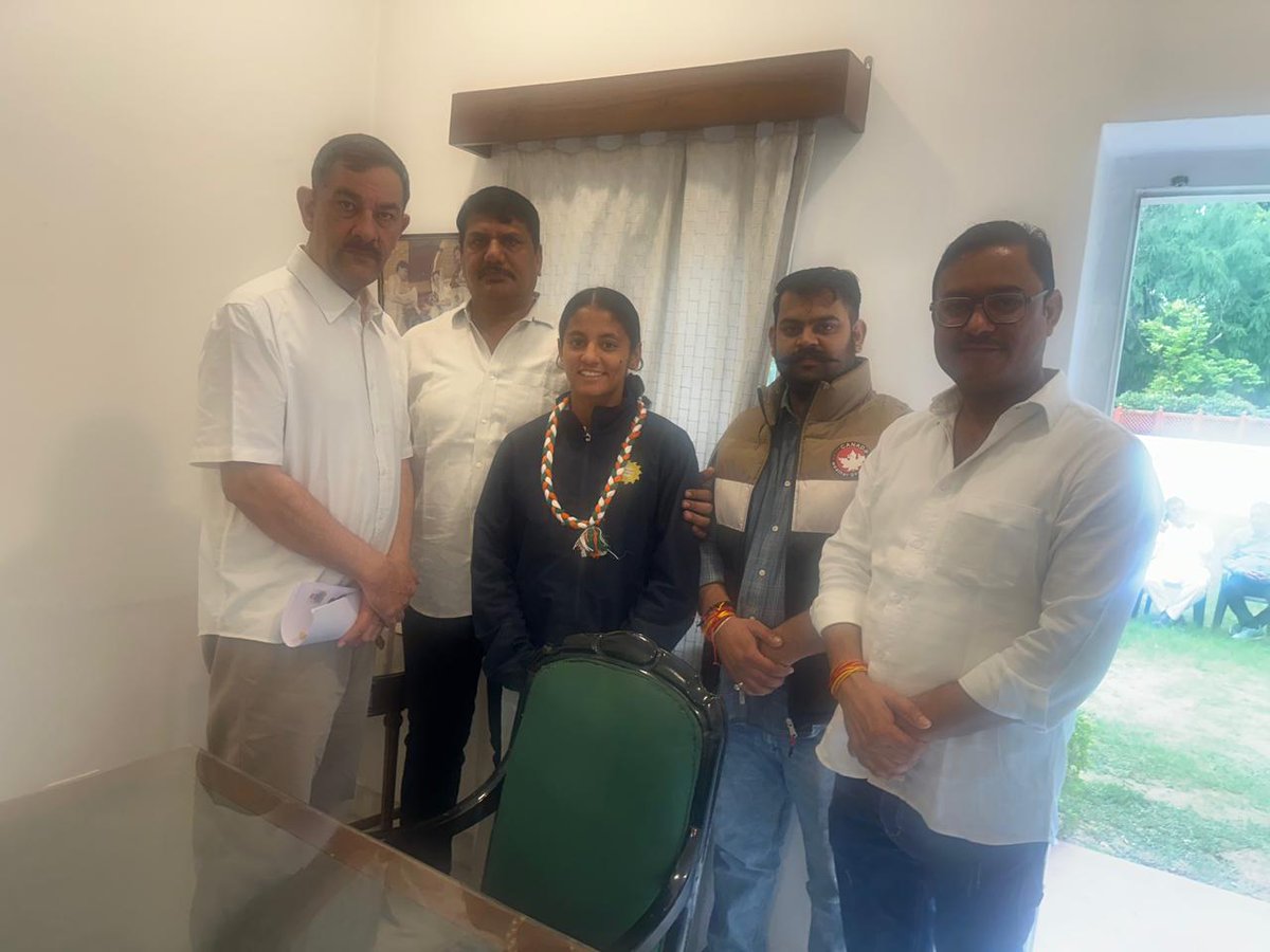 bhavimeenainc's tweet photo. आज अलवर फूलबाग पैलेस, में AICC महासचिव श्री भंवर जितेंद्र सिंह जी से मुलाकात कर दीपावली की शुभकामनाएं दी।
@INCIndia @INCRajasthan @JitendraSAlwar https://t.co/jNXcGEqBWy
