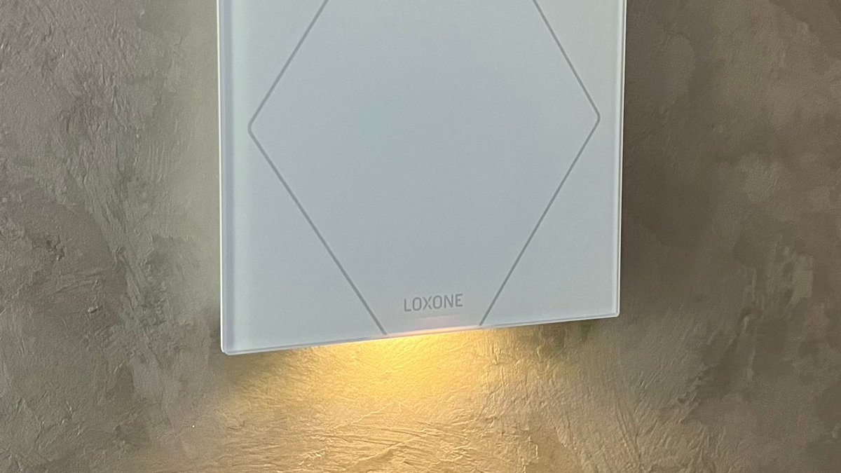 LoxoneUK's tweet image. Elegant Living, Smartly Controlled 🏡💚

👉 Read the full story: bit.ly/3Jy65DD 

#Loxone #SmartHome #BuildingAutomation #HomeAutomation #Lighting #Heating #Shading #Energy #LoxoneReference