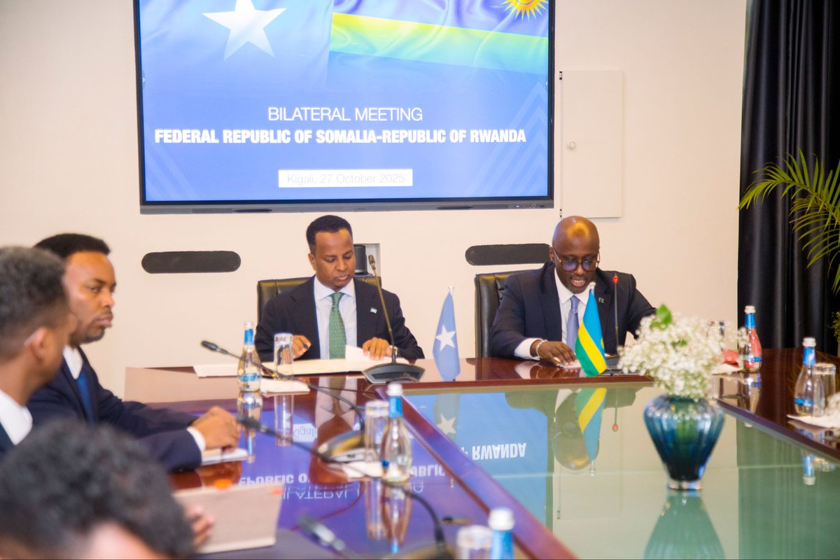 IlyasAliHassan's tweet photo. I had the honour of accompanying H.E. Minister @AbdisalamDhaay and witnessing the signing of a General Cooperation Agreement with his Rwandan counterpart, H.E. @onduhungirehe, to strengthen ties in diplomacy, trade, and investment.🇸🇴🤝🇷🇼

#Somalia #Rwanda #Diplomacy #Africa https://t.co/l08xGE7037