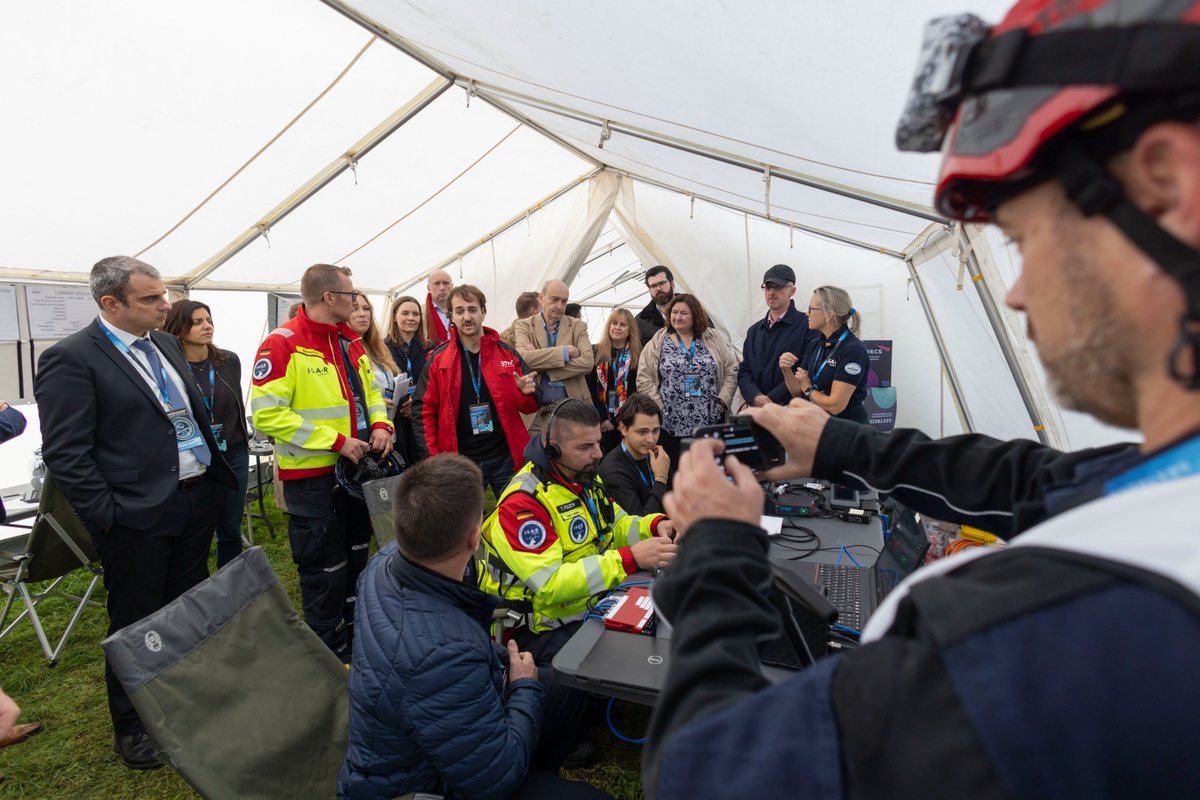 GEXTRECS's tweet photo. Highlights from #GEXTRECS Live Demo (23 Oct 2025, Voerde DE + Port Vigo ES): 60+ onsite, 11 Vigo, ~140 online. Secure #SATCOM (X/Ku/Ka) with sat↔terrestrial handover + synergy with Copernicus &amp; Galileo in a simulated disaster. Thanks @ISAR_GERMANY  &amp; @CSIC!

#GOVSATCOM #EUspace https://t.co/Sn1OFjNNTY