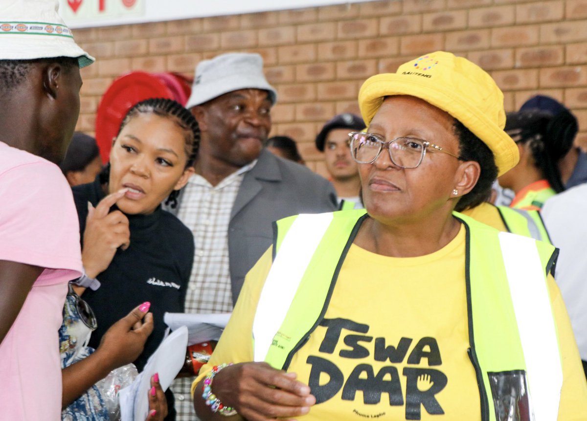 gpgSocDev's tweet photo. MEC Mazibuko has made her third stop at #Westbury at Westbury Recreation Centre.

She engages with substance abuse eho are ready to go for rehabilitation.

#TswaDaar #GautengAtWork #AsibeHealthyGP https://t.co/GOL6DdHpuX