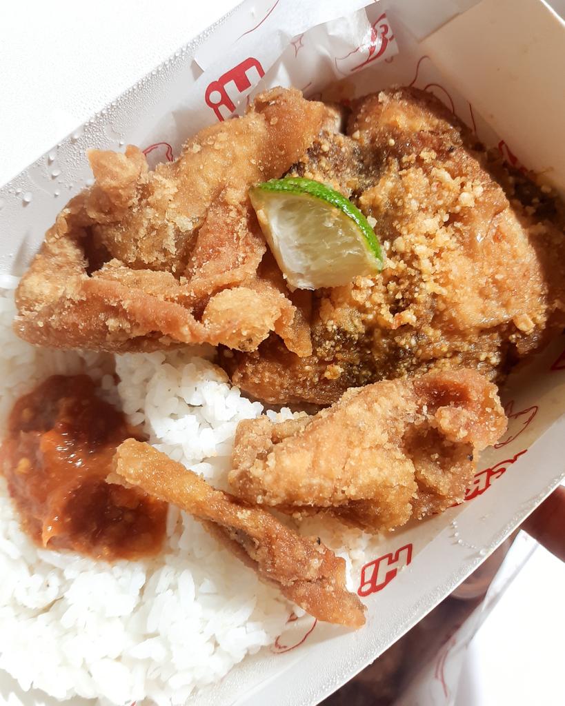 Beneran deh ini cara baru makan dan nikamatin ayam goreng ! rasanya tuh ngaih banget

Malem - malem + hujan, enaknya di temenin Ayam Goreng Soto Jeniper 🤤

Koya nya bener - bener tumpah - tumpah, nggak pelit, dan bumbunya beneran meresap sampe dalem