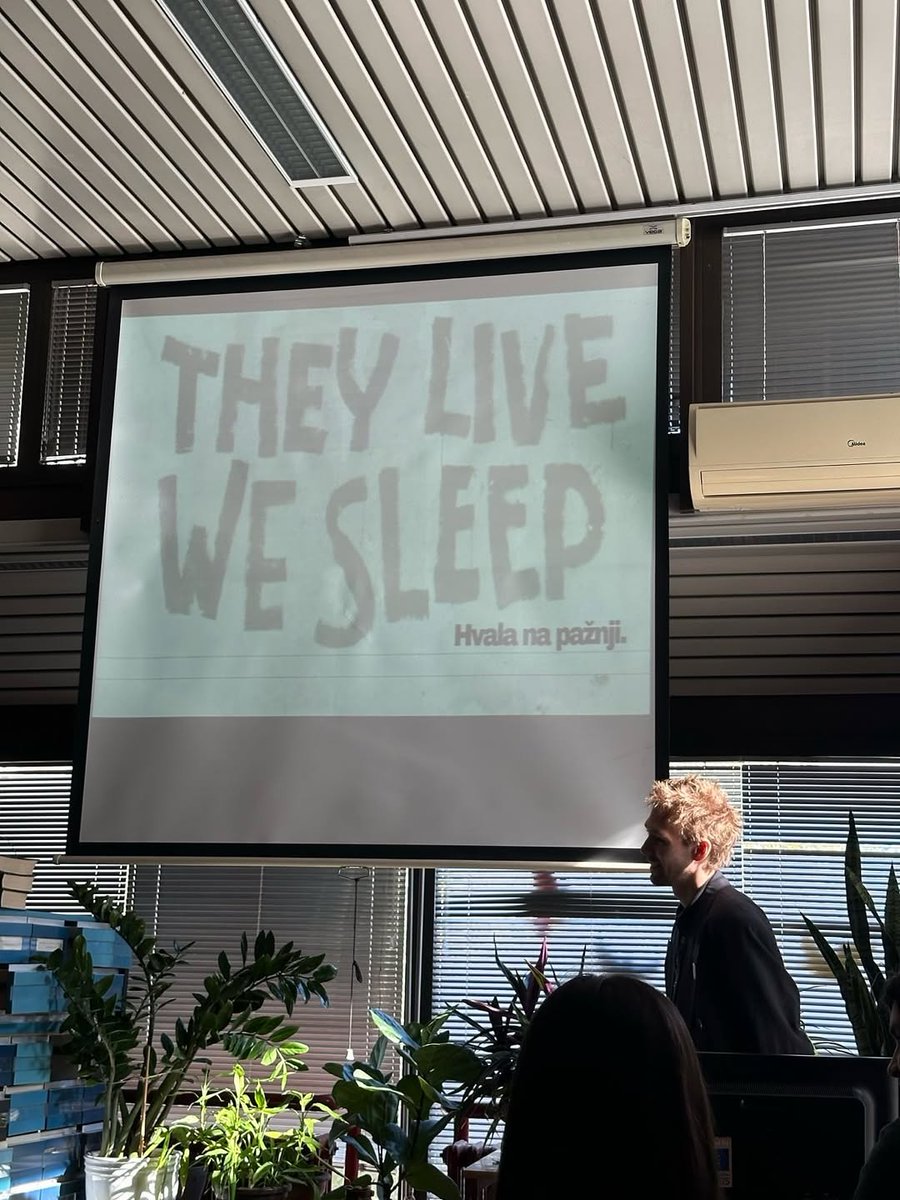 BlokadaFFUNS's tweet image. Naš Laza je danas, nakon 7 meseci pritvora, diplomirao sa ocenom 10!

Čestitke Lazo!