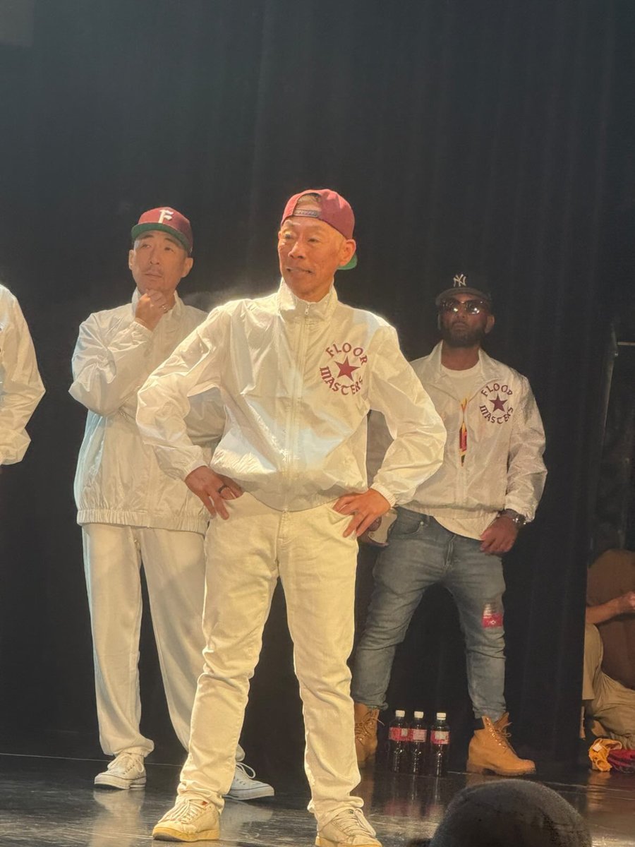 01uganda's tweet image. 