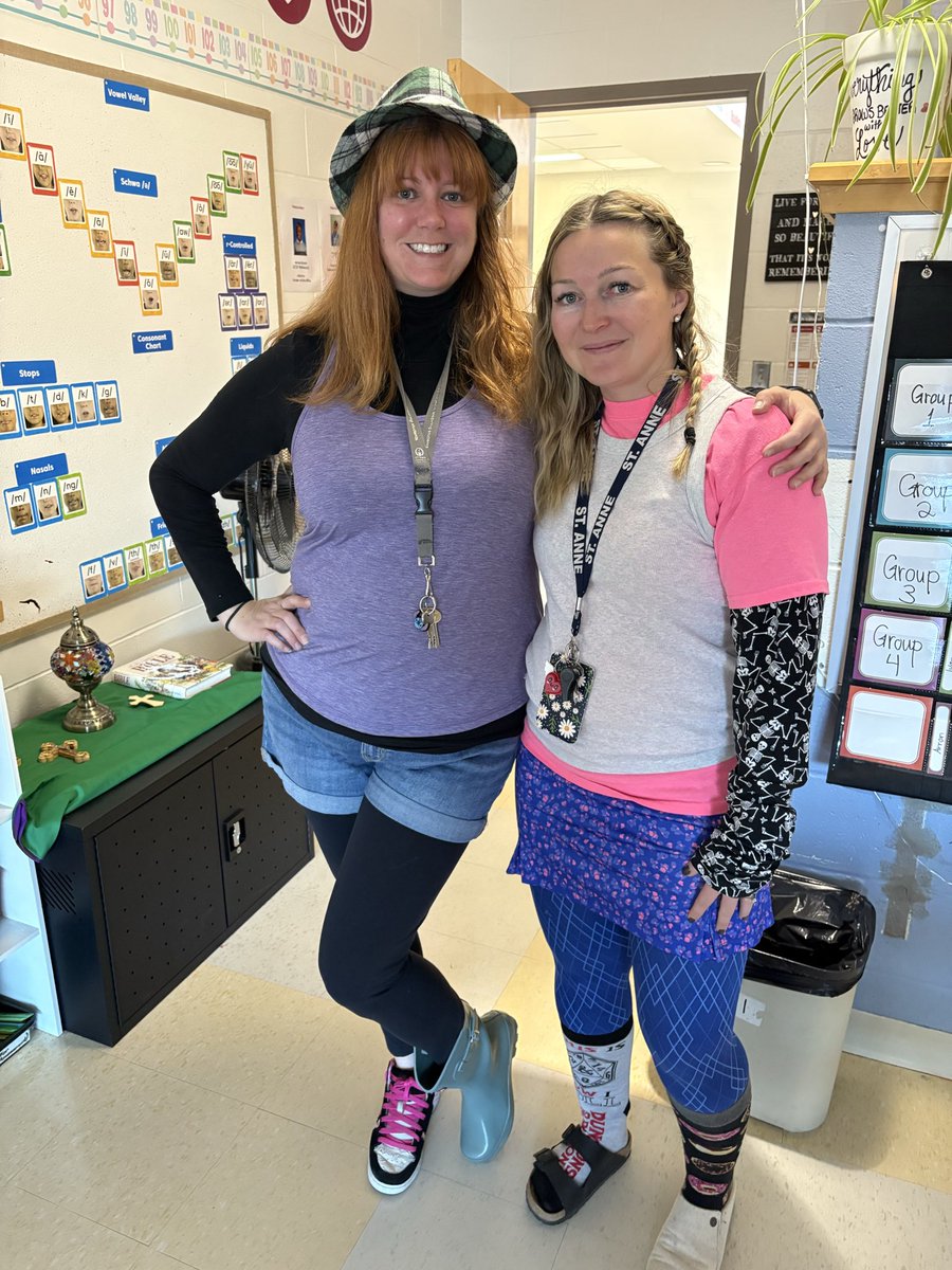 misscarter26's tweet image. Mismatch Monday 🎃 @StAnneOCSB #spiritweek