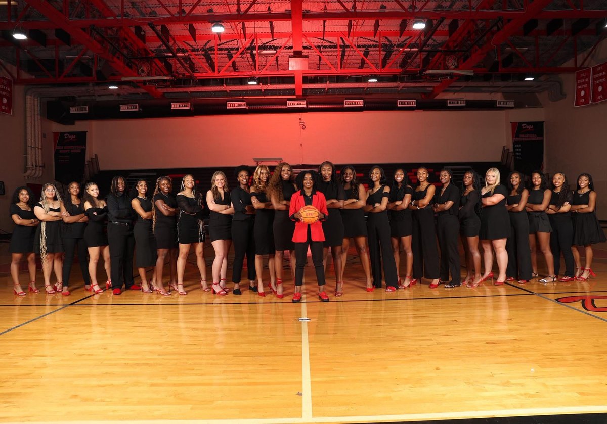 ITS GAME WEEK FOR THESE BEAUTIFUL LADY BULLDOGS!!! I can’t wait to see them in action!! It’s showtime!! #everyonecantbeadog #UnleashTheDawg #WeComing #BreakingCeilings