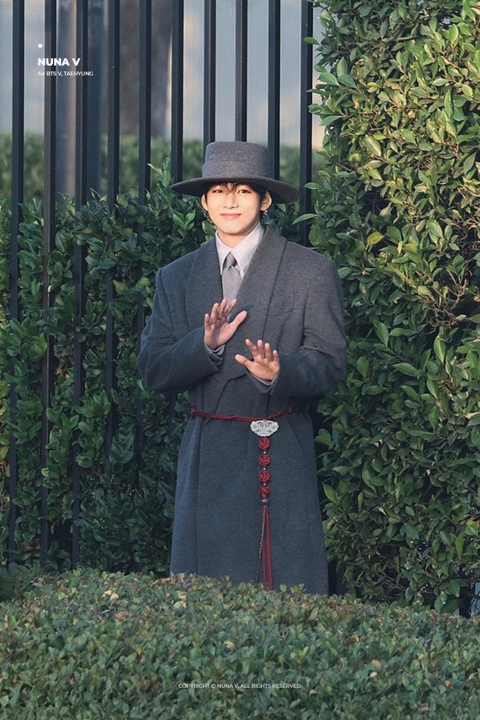 Kth_Radio's tweet photo. Dear TaeCrew, let's start our first Radio Request challenge.

📌https://t.co/FT2NAkgybn

🎯15ss after requesting.

✨ Artist Name &amp; Song: Winter Ahead by V &amp; Park Hyoshin.

V AT VOGUE WORLD
#VxVogueWorldHollywood
TAEHYUNG TAEHYUNG https://t.co/9oJIkul7Lq