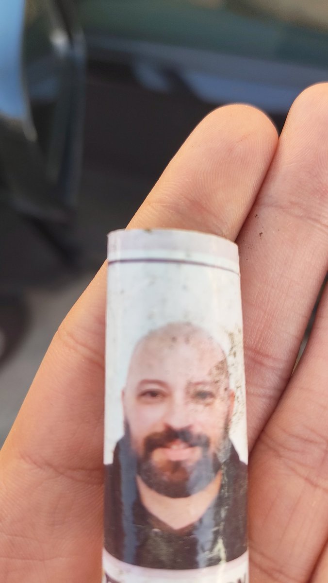 Javiglzz23's tweet photo. No se quién eres pero me voy a liar un porro a tu salud(no fumo) https://t.co/AUVR1Tgqun