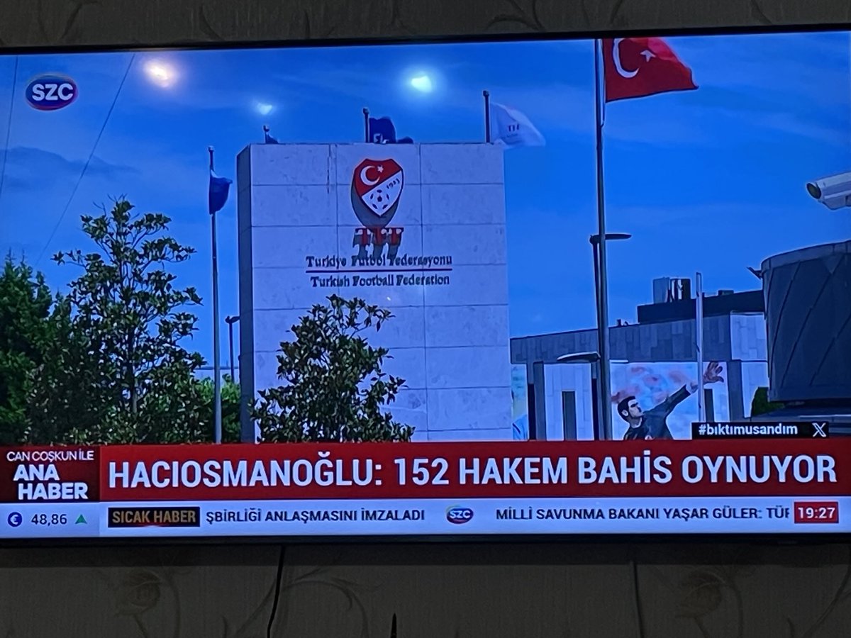 Çürümüşlük /Kokuşmuşluk her yerde..152 Hakemin  “Bahisçi”çıkması Türk sporuna kara bir leke olarak düşmüştür.Söz konusu hakemler müsabakalardan “men “ cezası verilerek lisansları iptal edilmelidir..