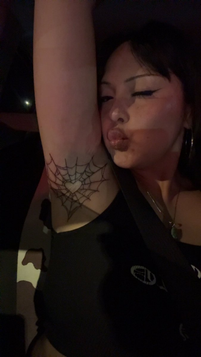 alextavee's tweet image. Got my armpit tatted !!!!