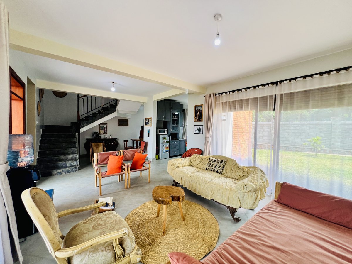 knightfrankug's tweet image. #BookAViewing of this 3-bedroom family home that is part of an exclusive gated community in Lutembe, Wakiso. The property offers luxurious living whilst providing magnificent views of Lake Victoria.

The home features a stunning open-plan kitchen, living, and dining area, and a