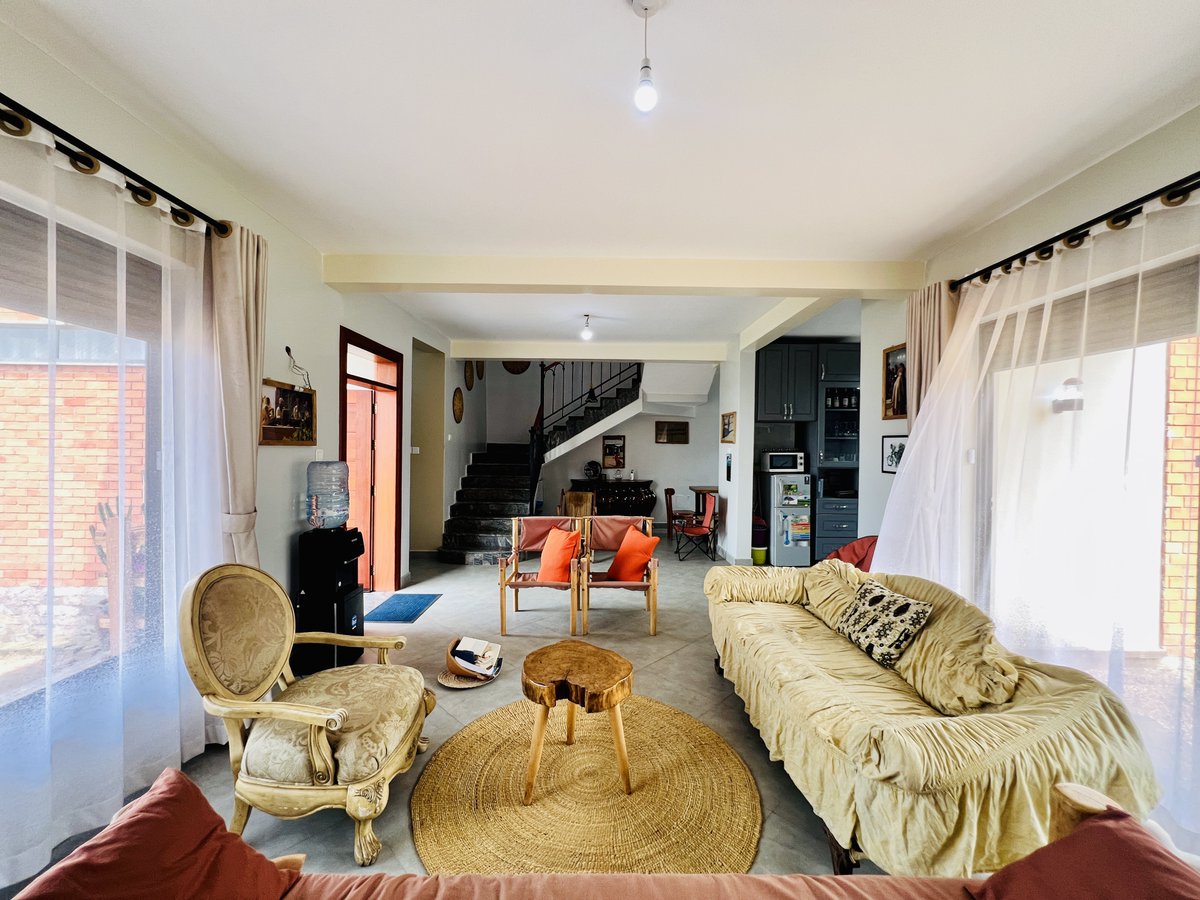 knightfrankug's tweet image. #BookAViewing of this 3-bedroom family home that is part of an exclusive gated community in Lutembe, Wakiso. The property offers luxurious living whilst providing magnificent views of Lake Victoria.

The home features a stunning open-plan kitchen, living, and dining area, and a