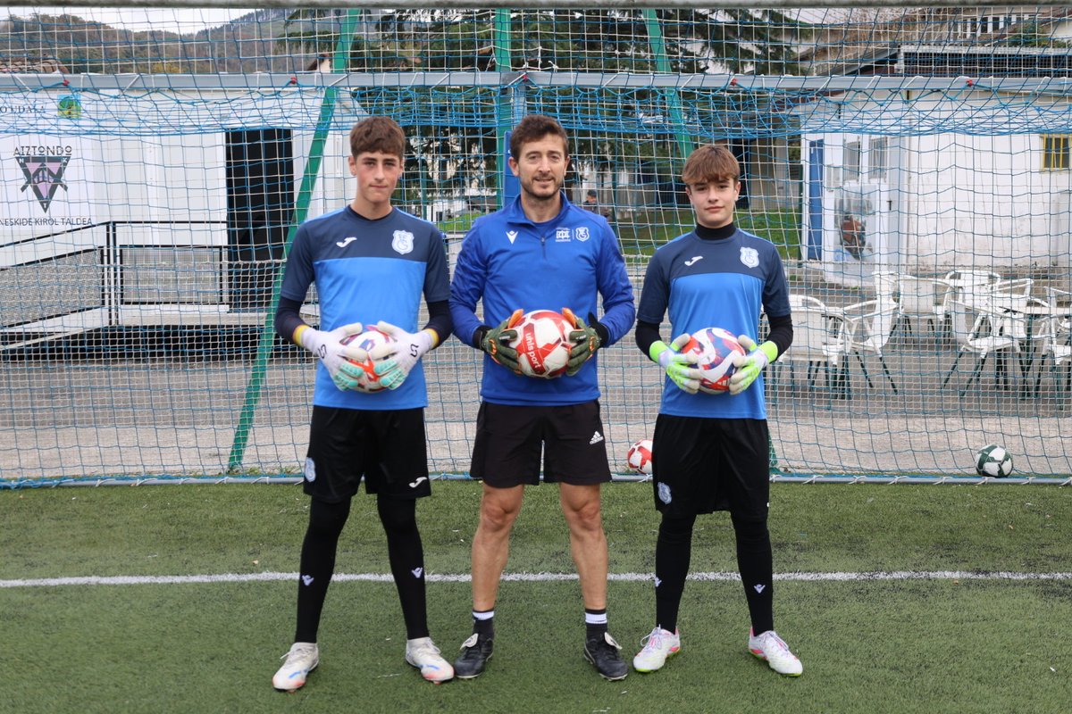 gipuzkoafutbola's tweet image. 🔵⚪️ 𝐊𝐀𝐃𝐄𝐓𝐄 𝐌𝐔𝐓𝐈𝐋𝐄𝐍 𝐆𝐈𝐏𝐔𝐙𝐊𝐎𝐀𝐊𝐎 𝐒𝐄𝐋𝐄𝐊𝐙𝐈𝐎𝐀

Kadete mutilek entrenamendu saioa izan dute Elbarrenan, Zizurkilen.

Mila esker @Danenake materiala eta instalakuntzak uzteagatik.

#GipuzkoaBatGara