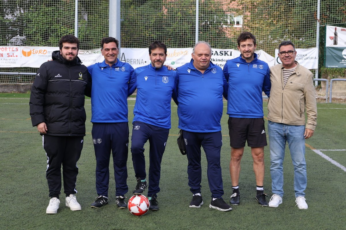 gipuzkoafutbola's tweet image. 🔵⚪️ 𝐊𝐀𝐃𝐄𝐓𝐄 𝐌𝐔𝐓𝐈𝐋𝐄𝐍 𝐆𝐈𝐏𝐔𝐙𝐊𝐎𝐀𝐊𝐎 𝐒𝐄𝐋𝐄𝐊𝐙𝐈𝐎𝐀

Kadete mutilek entrenamendu saioa izan dute Elbarrenan, Zizurkilen.

Mila esker @Danenake materiala eta instalakuntzak uzteagatik.

#GipuzkoaBatGara