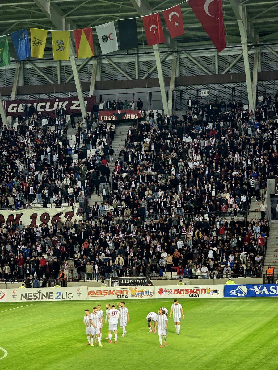 🇹🇷 Elazığspor, stadyuma 16 Büyük Türk Devleti'nin bayraklarını astı.

Sizinle gurur duyuyoruz!