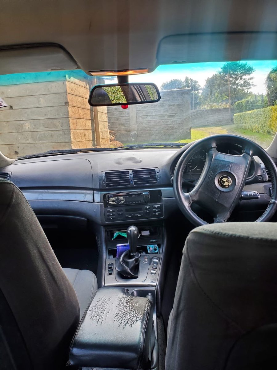 alexmwanzo's tweet image. Ule ako na 430 yake apo sai aniwozap nimshow 
Gari safi kama pamba