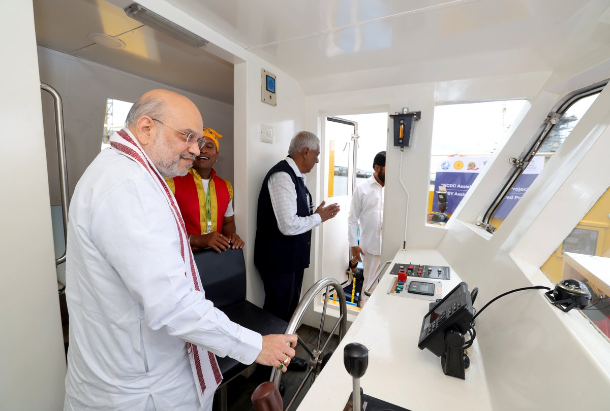 AmitShah's tweet image. Under the Modi govt, cooperatives have become the medium of prosperity for the poor fishers. Today distributed two trawlers among fishermen, equipping them for deep-sea fishing in a program organized by the Government of Maharashtra and the National Cooperative Development…