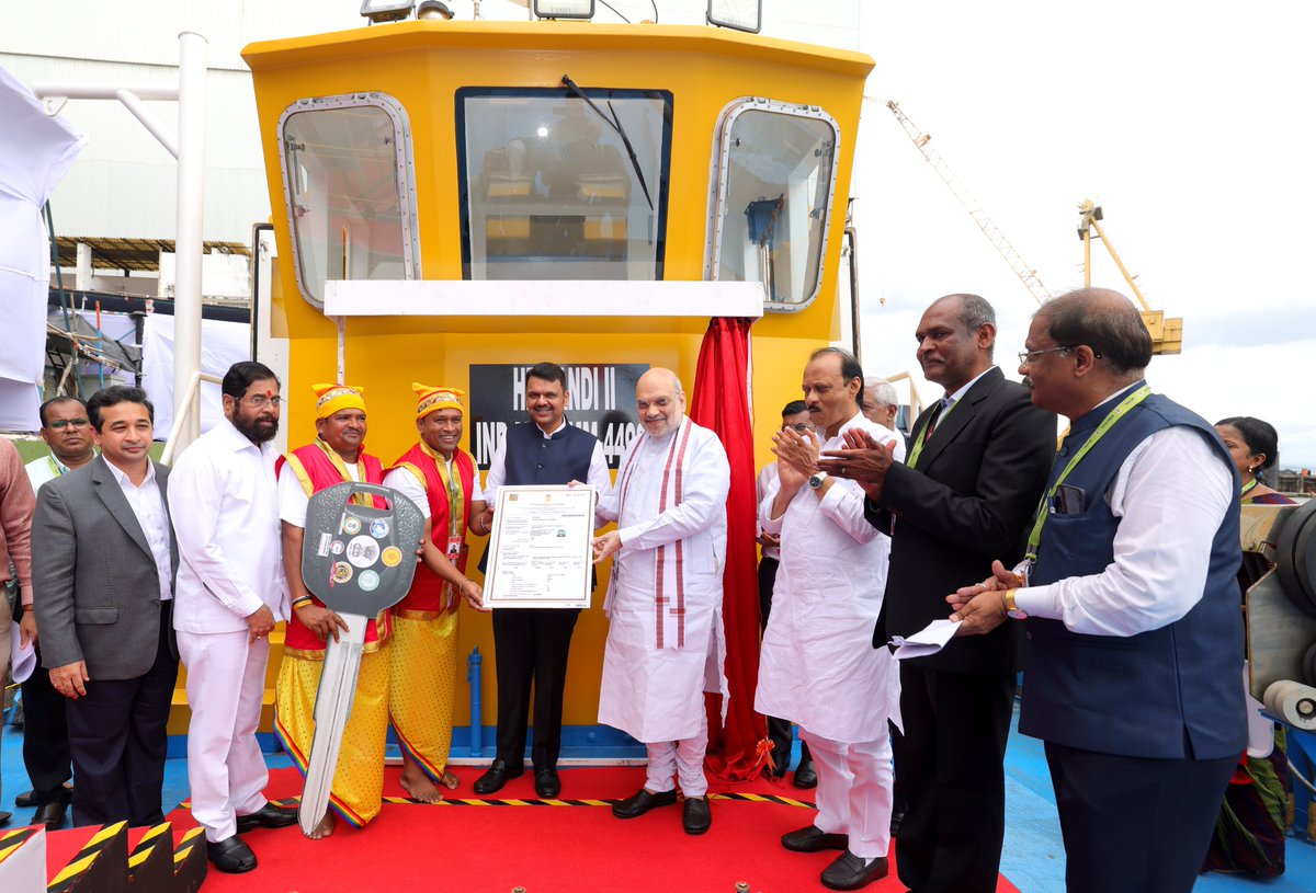 AmitShah's tweet image. Under the Modi govt, cooperatives have become the medium of prosperity for the poor fishers. Today distributed two trawlers among fishermen, equipping them for deep-sea fishing in a program organized by the Government of Maharashtra and the National Cooperative Development…