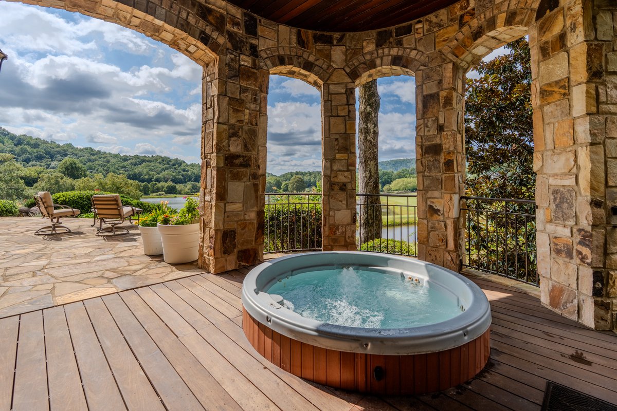 Perched on a private peninsula with 270-degree mountain and golf course views, this masterpiece offers serenity, grandeur, and a connection to nature like no other. See more: bit.ly/4nkbYlK

Listed by Damian Hall with Blackstream Christie's International Real Estate