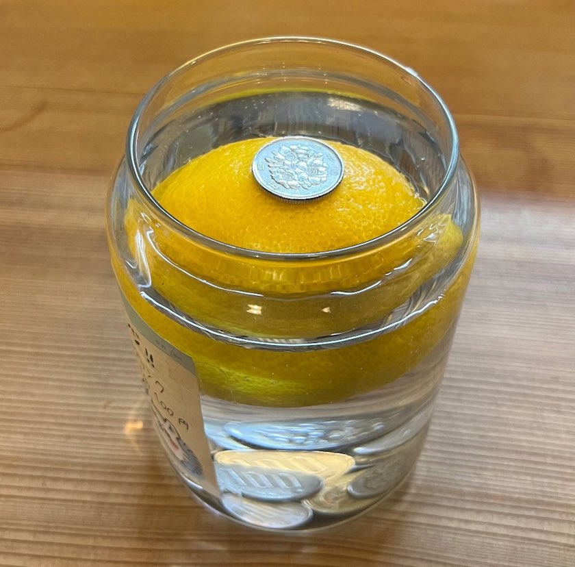 巷で流行りのあのレモンチャレンジ始めました！！
水に浮いてるレモンに100円玉または500円玉を乗せるだけ！
成功したらプレゼントあります！
挑戦お待ちしてます！

ホットペッパー
hotpepper.jp/strJ001215578/

BAR&amp;JOY SPACE ANEST
旭川市2条7丁目ヨシタケ2号館2階
0166-73-66077
20:00〜翌3:00