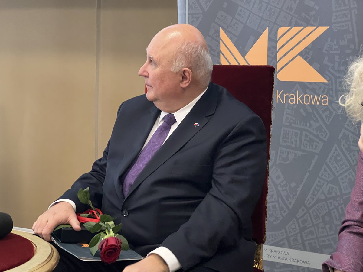 Medal Šw Krzysztofa Muzeum Historii Krakowa dla Krakowskiego Holdingu Komunalnego za wieloletnie wspieranie krakowskiej kultury , w tym wieloletnie wspieranie działań  Muzeum Historii Krakowa. Wspieranie kultury to nie wydatek, to inwestycja w przyszłość, dumę i poczucie