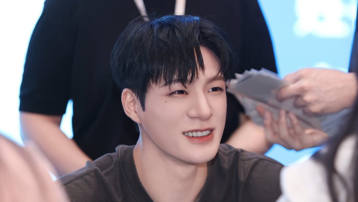 jenrenyaoi's tweet image. my pretty girl who’s a boy but also a girl but also a boy