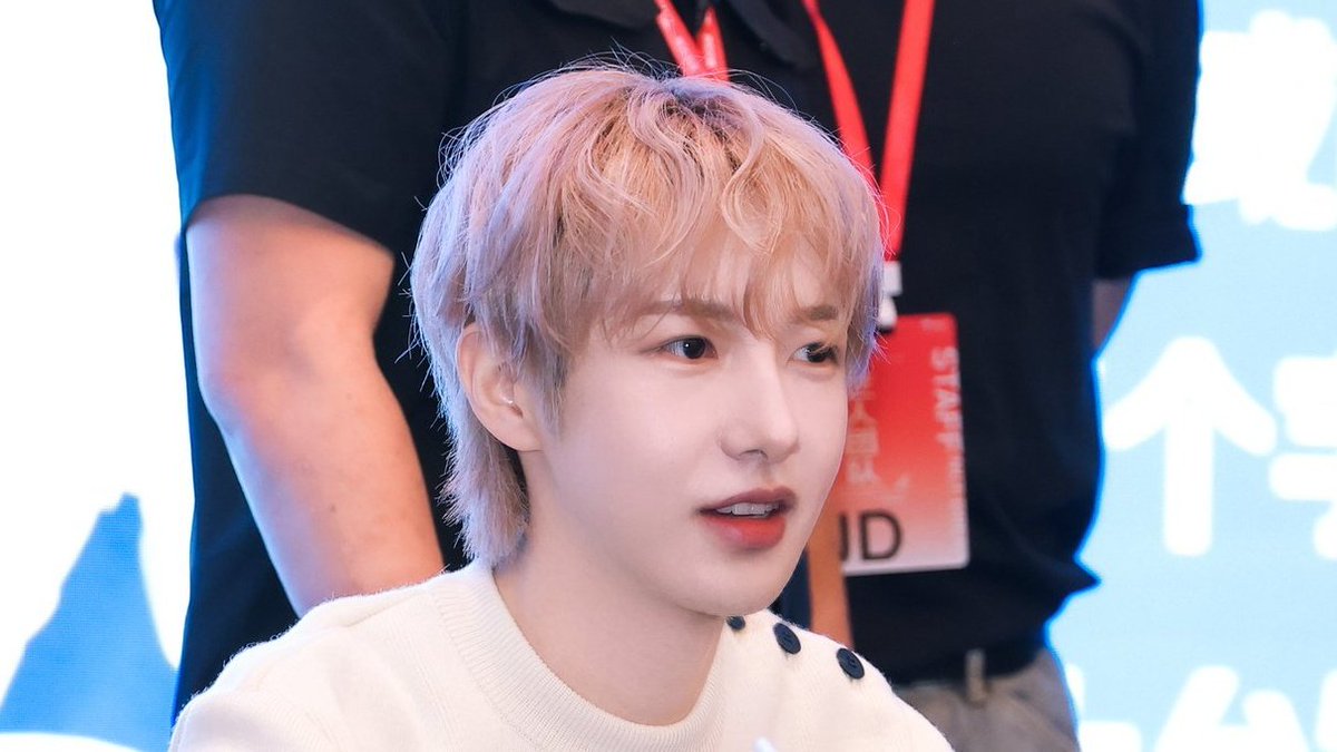 jenrenyaoi's tweet image. my pretty girl who’s a boy but also a girl but also a boy