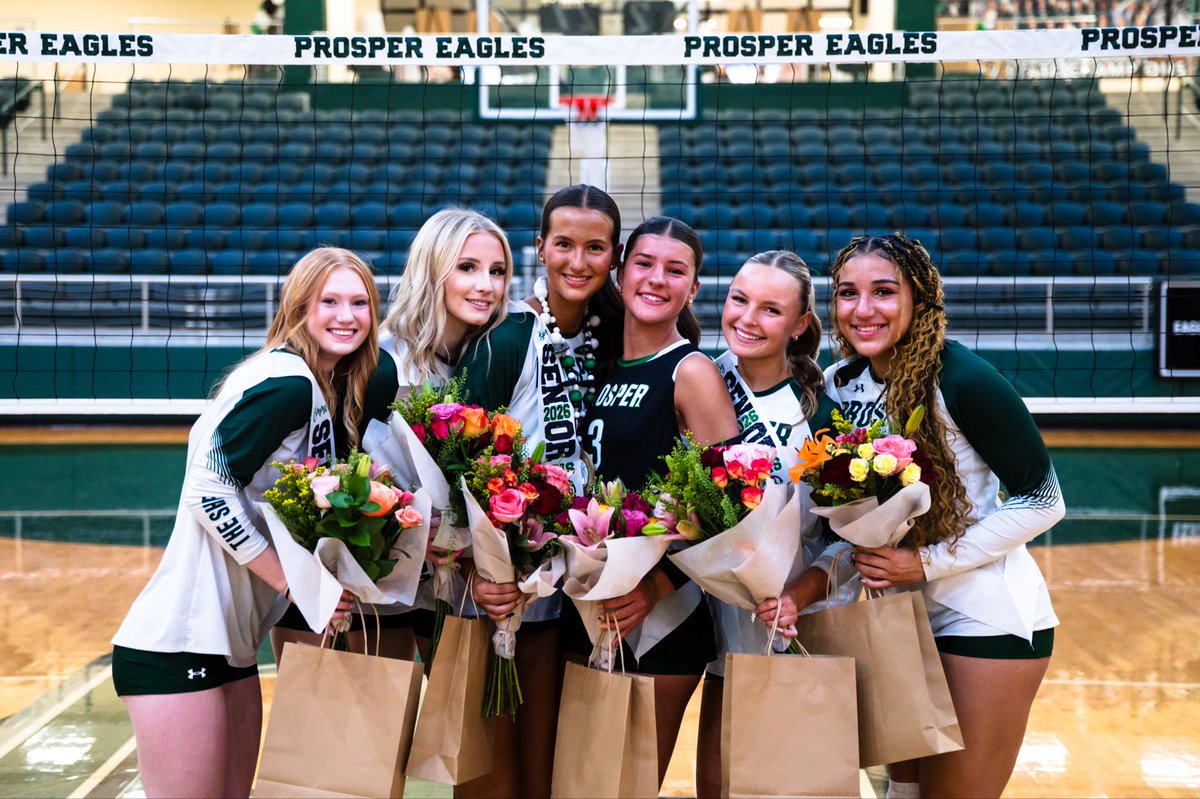 prospervb's tweet image. 💚 A glimpse into last Friday as we celebrated our amazing Prosper Volleyball seniors! Thank you for leading with heart and leaving your mark on this program. 🏐🦅
#PVB #SeniorNight #ClassOf2025