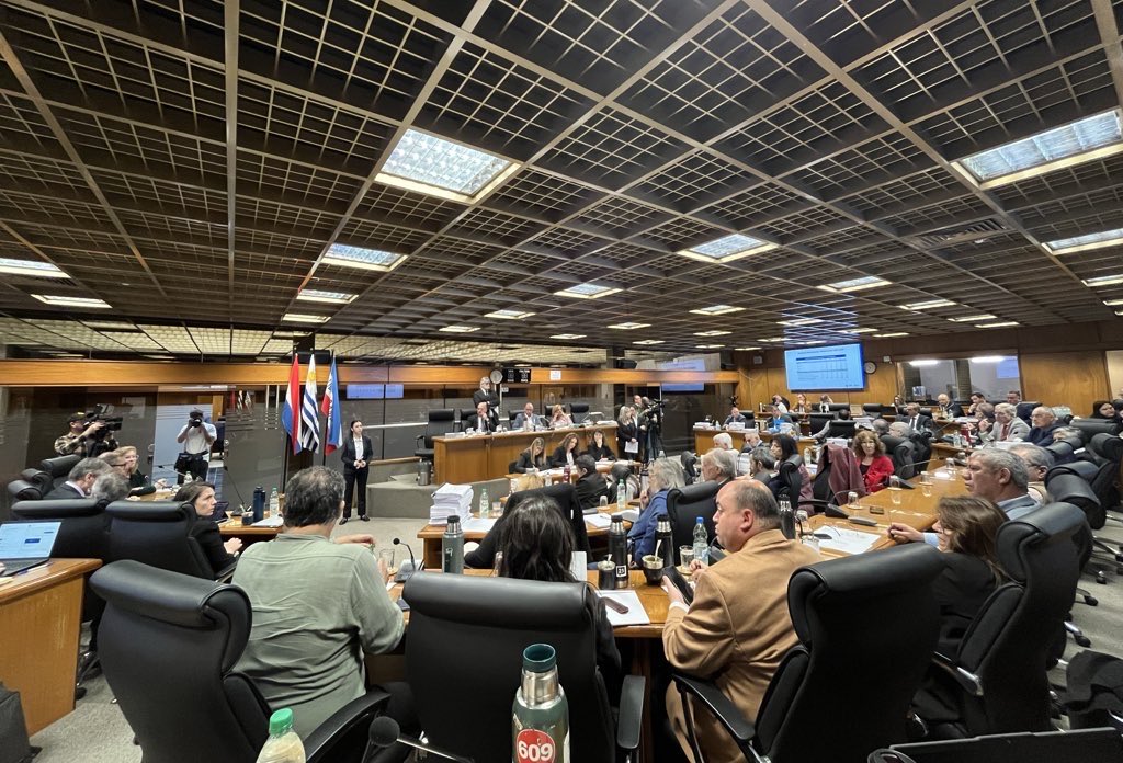 Día 1. Recibimos al <a href="/mef_Uruguay/">Economía y Finanzas</a> y la <a href="/oppuruguay/">OPP Uruguay</a> en la Comisión de Presupuesto integrada con Hacienda del <a href="/SenadoUy/">Senado Uruguay</a> .