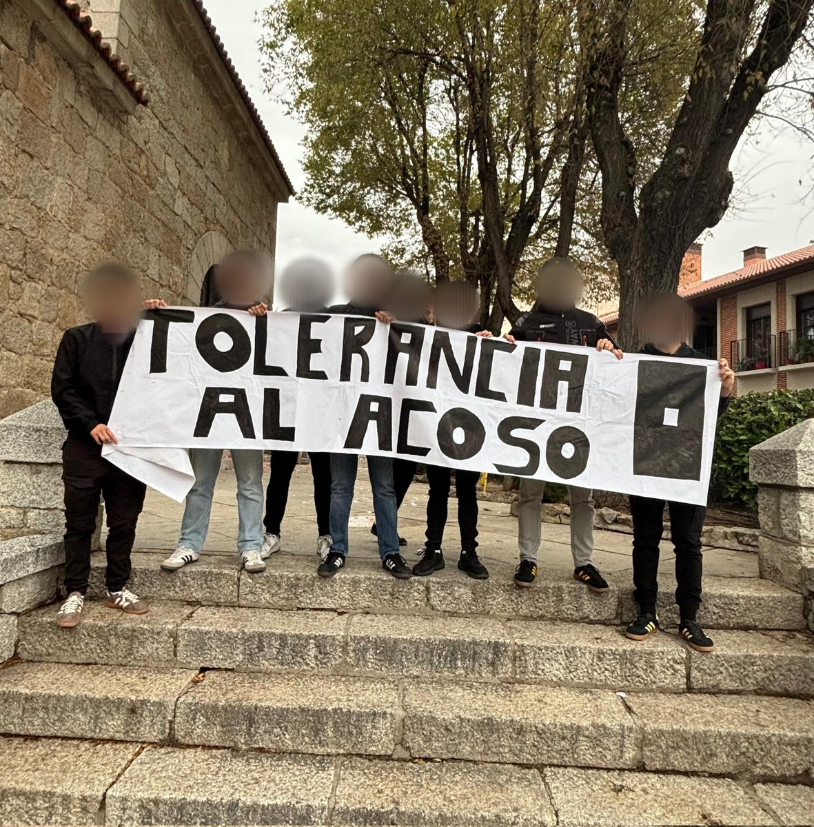 Cvresiste's tweet photo. TOLERANCIA 0 AL ACOSO

Por todas las personas víctimas del acoso.

Estamos donde tenemos que estar. 
Colmenar Viejo Resiste https://t.co/D3oFKRaxW4