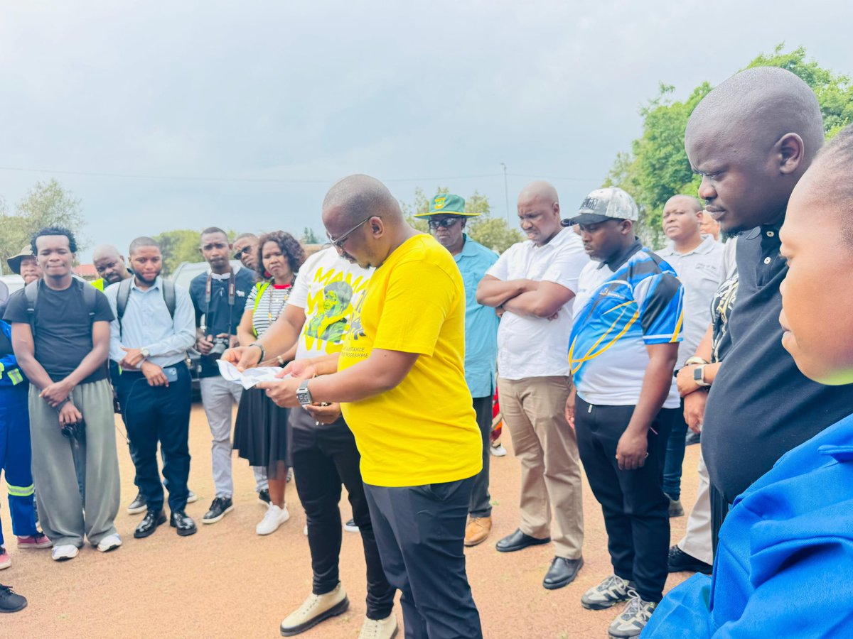 gpgSocDev's tweet photo. Update from Bronkhorstspruit Sports Centre: MEC Matome Chiloane @matomekopano is on the ground engaging with NPOs providing crucial after-care services and anti-substance abuse support. Six substance users will be admitted for rehabilitation  today. #TswaDaar #GautengATWork https://t.co/V7Icd2Lmbs