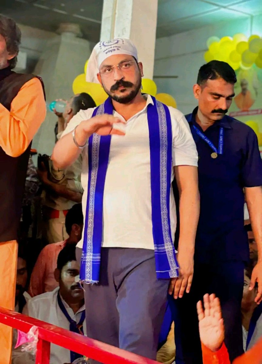 Jogindermanani1's tweet photo. मेरी बुराई करो, खूब करो…
वहीं रहो, मैं आगे बढ़ रहा हूँ।
मैं मेहनत में इतना खो गया हूँ कि
तुम्हारी बातों का वक़्त ही नहीं है।
चंद्रशेखर आजाद
@BhimArmyChief 
@Maytree_Aazad 
@ASP4Nagina 
@rajveerseroniya 
@MoolChandraAazd 
@GulzarSiddiqui_ 
@Gordhanlilawat https://t.co/N2Y6mADRFU