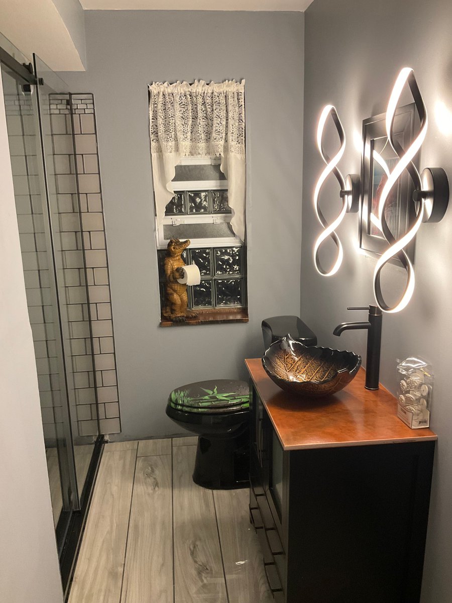 BuildingDet's tweet image. 💪 Monday Motivation: Transformation takes time, but the results are worth it! 🌟

This once-vacant house is now a beautiful home — a reminder that progress happens when vision meets hard work. Let’s keep moving Detroit forward, one rehab at a time. 🏡💙
#BuildingDetroit #DLBA