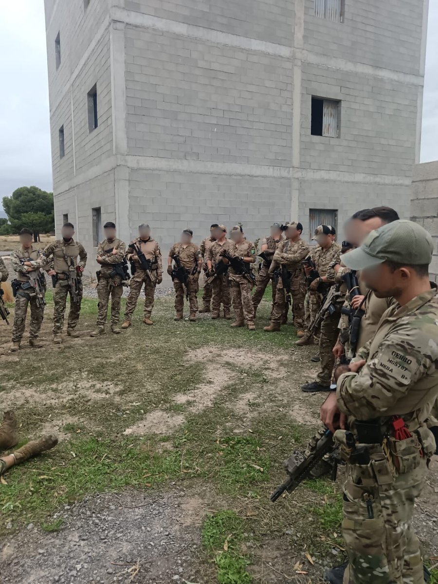Ejercito_Chile's tweet image. Con el objetivo de fortalecer la interoperabilidad, adquirir nuevas capacidades y compartir experiencias junto a fuerzas de elite de #España, una patrulla de comandos del #EjércitoDeChile continúa participando en el Ejercicio de Operaciones Especiales “Empecinado”, desarrollado…