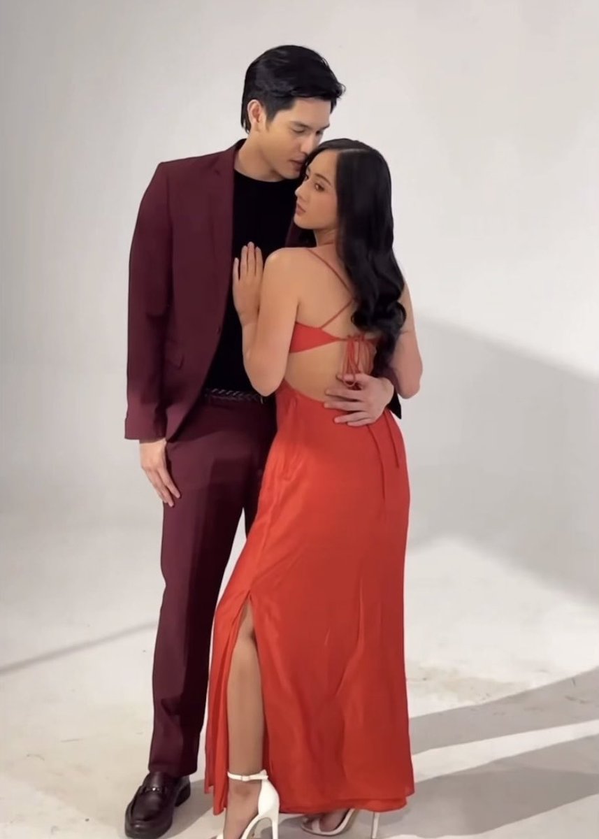 inlovewHyGab's tweet image. PUTANGINA ANO YAN GAB ??!!!

#GabLagman | #HyacinthCallado