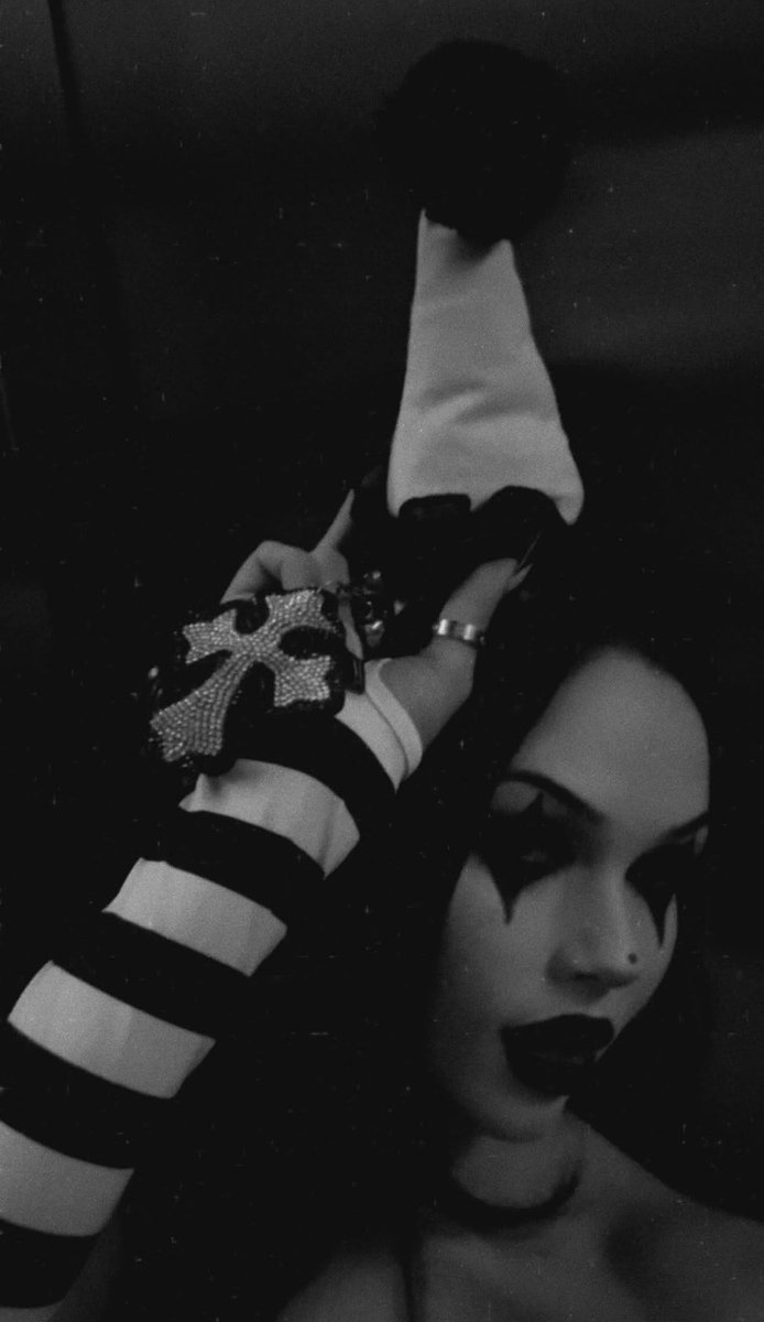 lillardemann's tweet photo. HER BEST COSTUME🔥 https://t.co/9hxZSkmnLc