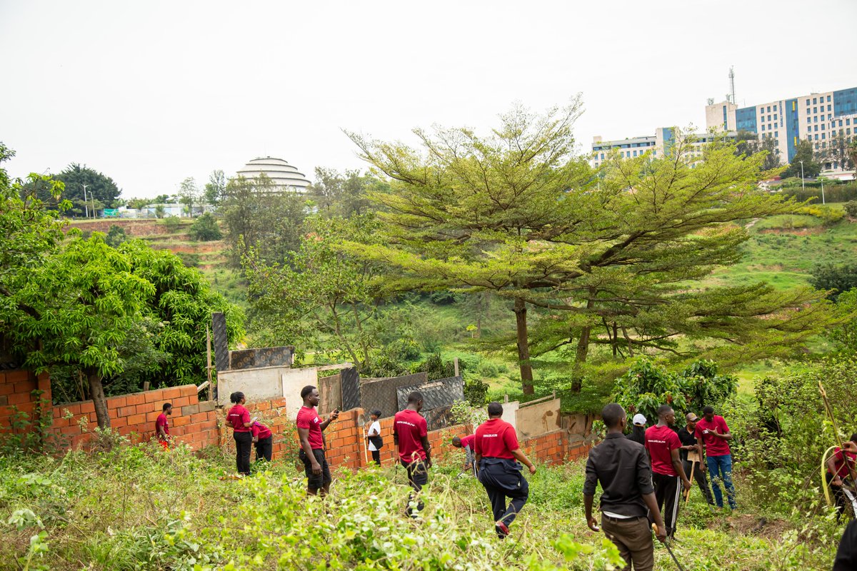 UnivOfKigali's tweet image. Giving back through action!
UoK participated in Umuganda in Kimihurura, donating to Mutuelle de Santé & announcing job opportunities for locals as our new campus takes shape.
#UniversityOfKigali #UoK #CommunityDevelopment