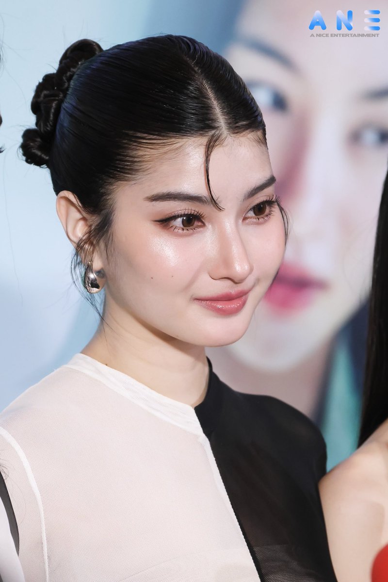 aniceentertain's tweet image. “ เมเปิ้ล สิริวลี ” สัมภาษณ์สื่อในงาน &quot;CLAIREBELL คลั่ง/รัก/นักโทษ&quot; THE FIRST EPISODE PREMIERE AND PRESS CONFERENCE ✨

CLAIREBELL PREMIERE

#ClaireBell 
#ClaireBellคลั่งรักนักโทษ
#mable_siriwalee