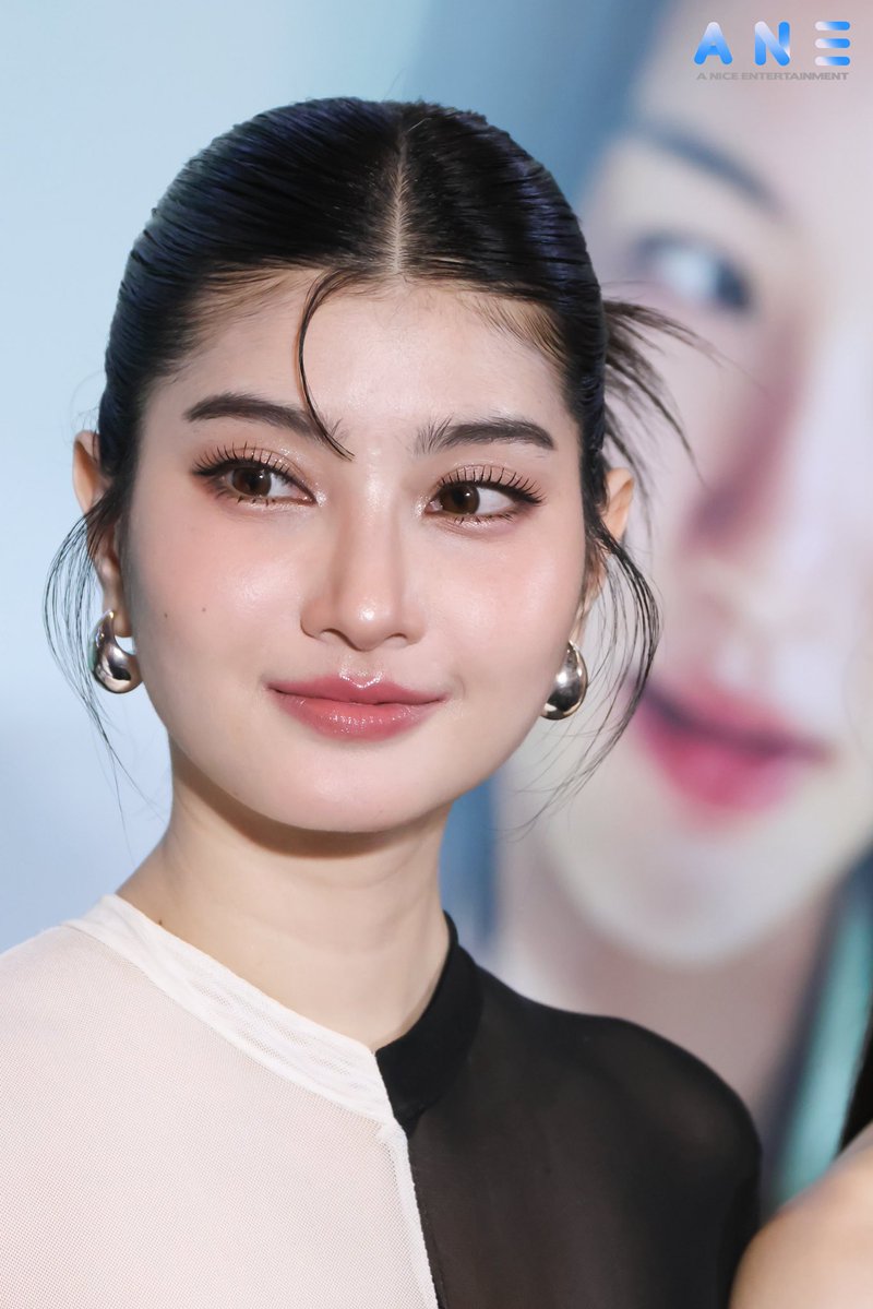 aniceentertain's tweet image. “ เมเปิ้ล สิริวลี ” สัมภาษณ์สื่อในงาน &quot;CLAIREBELL คลั่ง/รัก/นักโทษ&quot; THE FIRST EPISODE PREMIERE AND PRESS CONFERENCE ✨

CLAIREBELL PREMIERE

#ClaireBell 
#ClaireBellคลั่งรักนักโทษ
#mable_siriwalee