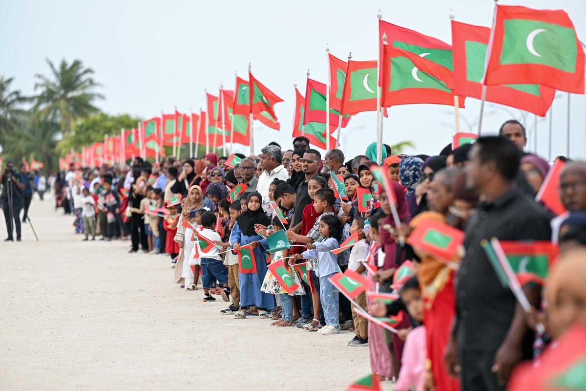 ނައިފަރު ރައްޔިތުންގެ ކަންބޮޑުވުންތައް އަޑުއެއްސެވުމަށް ރައީސް <a href="/MMuizzu/">Dr Mohamed Muizzu</a> ނައިފަރު ރައްޔިތުން ގާތަށް.

🔹ނައިފަރަށް ބޭނުންވެފައިވާ މަގުތައް ތަރައްގީ ކުރުމުގެ އަމަލީ މަސައްކަތް ފެށިގެން ދާނެ.

#RayyithunGaathah
#LhaviyaniAtollVisit