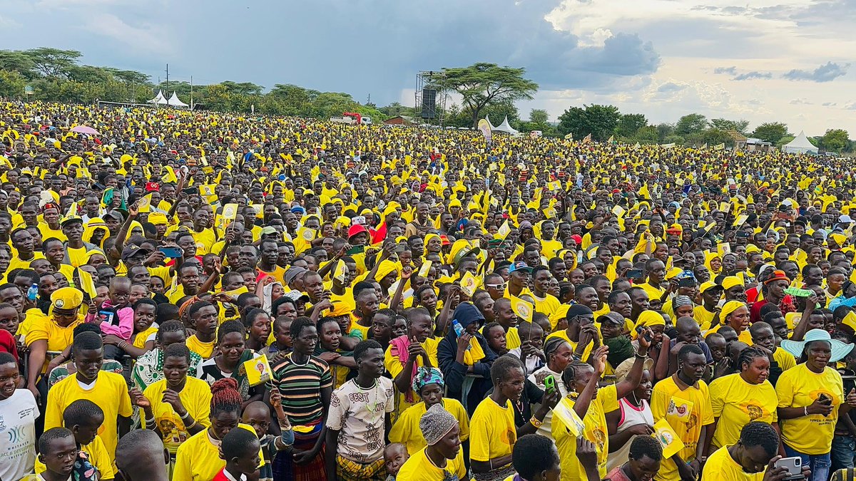 BalaamBarugahar's tweet image. What a powerful statement in honor of Mzee, President @KagutaMuseveni . The love and support for our President are undeniable  with close to half a million people attending the Moroto rally. God bless Karamoja, God bless Uganda. Our general  @mkainerugaba&apos;s led MK  movement…