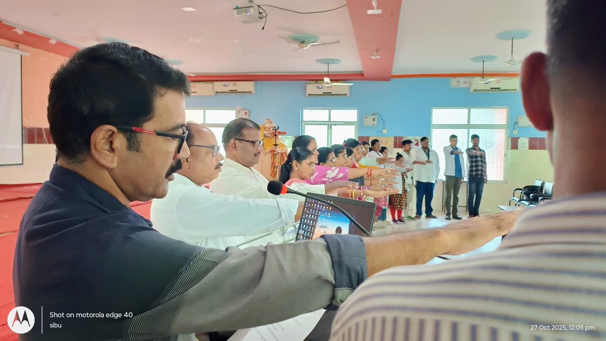 ExploreGamPuri's tweet photo. Vigilance Awareness Day was observed at (Gopabandhu Ayurveda Mahavidyalaya,Puri) on 27/10/25 by  Principal Prof.(Dr) Bipin Bihari Khuntia,All faculties, staffs &amp; students actively participated in taking the pledge to promote integrity,transparency and accountability in public. https://t.co/SdBv22513d