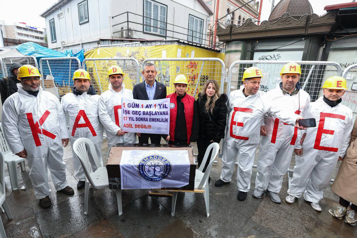 Emad_Tuğb🅰️⚖️ (@2003tugba_) on Twitter photo Kademeli Emeklilik anayasal haktır. Zaman kaybedilmeden acil ve adil bir yasa bekliyoruz
<a href="/EmadDernegi/">EMEKLİLİKTE ADALET DERNEĞİ ⚖️</a>
#MeclisKademeyiGetir
<a href="/Akparti/">AK Parti</a>
<a href="/RTErdogan/">Recep Tayyip Erdoğan</a>
<a href="/_cevdetyilmaz/">Cevdet Yılmaz</a>
<a href="/isikhanvedat/">Prof. Dr. Vedat Işıkhan</a>
<a href="/avabdullahguler/">Abdullah Güler</a>
 <a href="/akbasogluemin/">Av. M.Emin AKBAŞOĞLU 🇹🇷</a>
 <a href="/AvOzlemZengin/">Av. Özlem Zengin 🇹🇷</a>
<a href="/hby34/">Hasan Basri Yalçın</a> <a href="/beyaztv/">BEYAZ TV</a>
<a href="/SavciSayan/">Savcı Sayan 🇹🇷</a>
<a href="/vedatdemiroz/">Vedat Demiröz</a>
<a href="/AKGMTeskilat/">AK Parti Teşkilat Başkanlığı</a> Kademeli Emeklilik anayasal haktır. Zaman kaybedilmeden acil ve adil bir yasa bekliyoruz
<a href="/EmadDernegi/">EMEKLİLİKTE ADALET DERNEĞİ ⚖️</a>
#MeclisKademeyiGetir
<a href="/Akparti/">AK Parti</a>
<a href="/RTErdogan/">Recep Tayyip Erdoğan</a>
<a href="/_cevdetyilmaz/">Cevdet Yılmaz</a>
<a href="/isikhanvedat/">Prof. Dr. Vedat Işıkhan</a>
<a href="/avabdullahguler/">Abdullah Güler</a>
 <a href="/akbasogluemin/">Av. M.Emin AKBAŞOĞLU 🇹🇷</a>
 <a href="/AvOzlemZengin/">Av. Özlem Zengin 🇹🇷</a>
<a href="/hby34/">Hasan Basri Yalçın</a> <a href="/beyaztv/">BEYAZ TV</a>
<a href="/SavciSayan/">Savcı Sayan 🇹🇷</a>
<a href="/vedatdemiroz/">Vedat Demiröz</a>
<a href="/AKGMTeskilat/">AK Parti Teşkilat Başkanlığı</a>