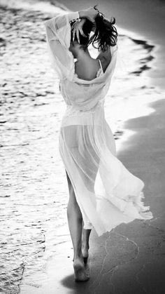 Les choses arrivent, et tu ne peux pas toujours les contrôler . .
Alors il faut savoir avancer, car chaque pas te rapproche un peu plus des jours heureux.