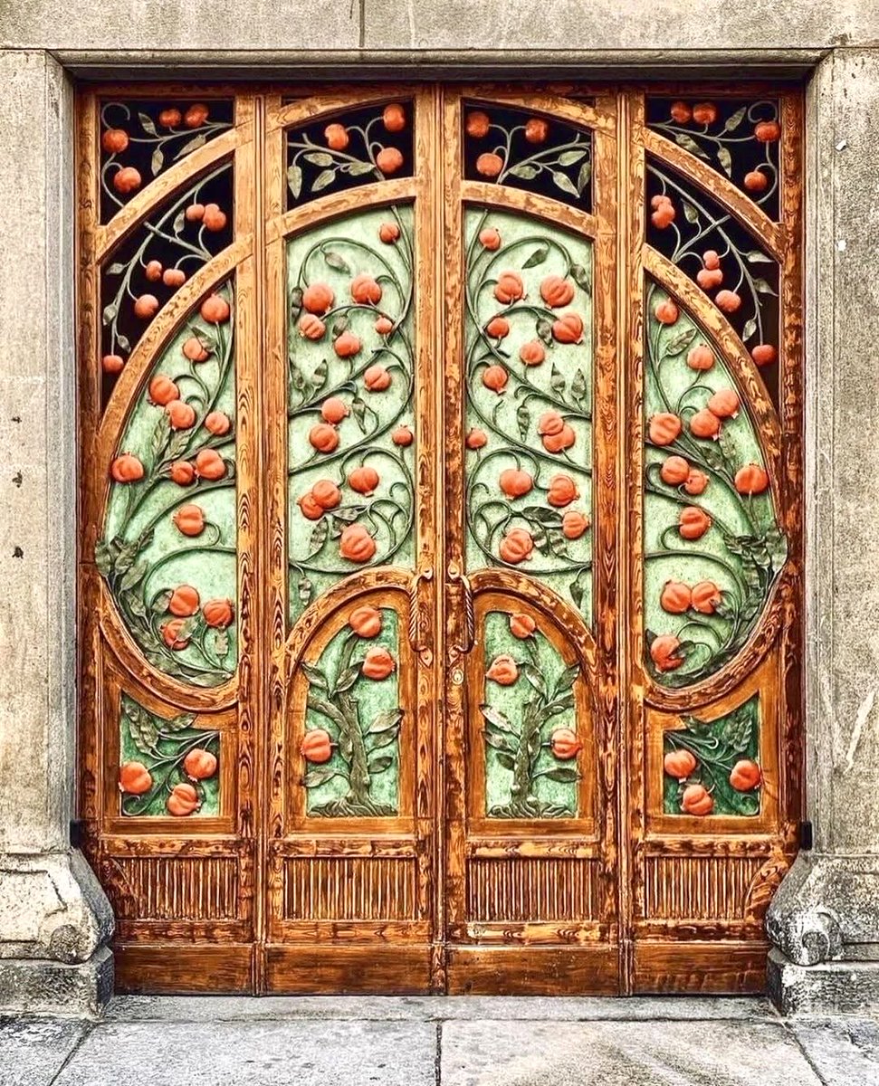 Beauty doesn’t ask for permission

It simply stands still and waits for you to notice

Pomegranate Door, Turin, Italy 🇮🇹