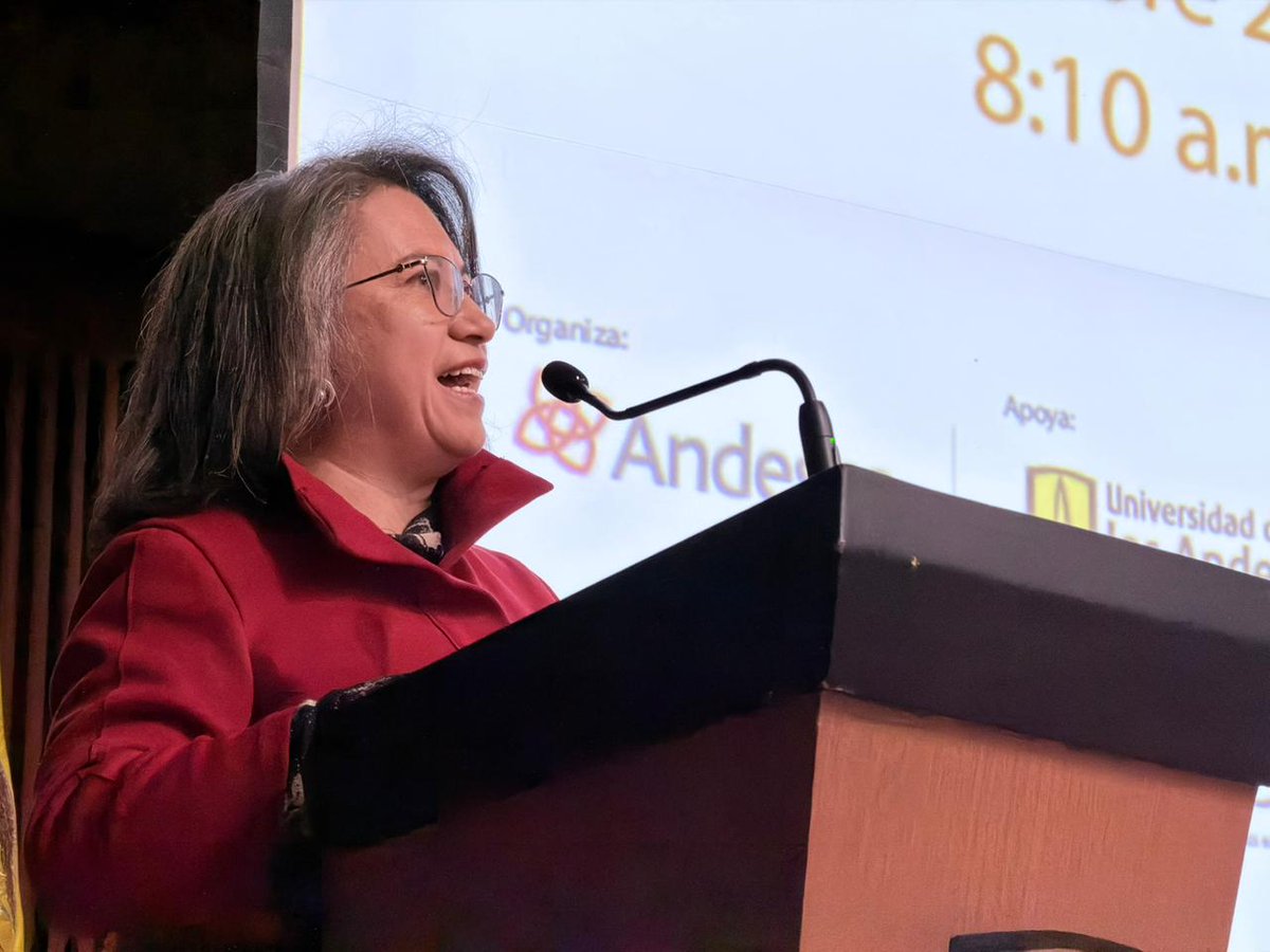 El 23.° Seminario de Actualización Tributaria, Financiera y Contable inició con las palabras del presidente de Andesco y el <a href="/ConsejoGremial/">Consejo Gremial</a>, <a href="/CamiloSanchezO/">Camilo Sánchez</a>, y la decana de la Facultad de derecho de <a href="/Uniandes/">Uniandes</a> <a href="/UniandesDerecho/">UniandesDerecho</a>, <a href="/Lozanoeleonora/">Eleonora Lozano Rodríguez</a>.

"Tenemos un 56% de colombianos por