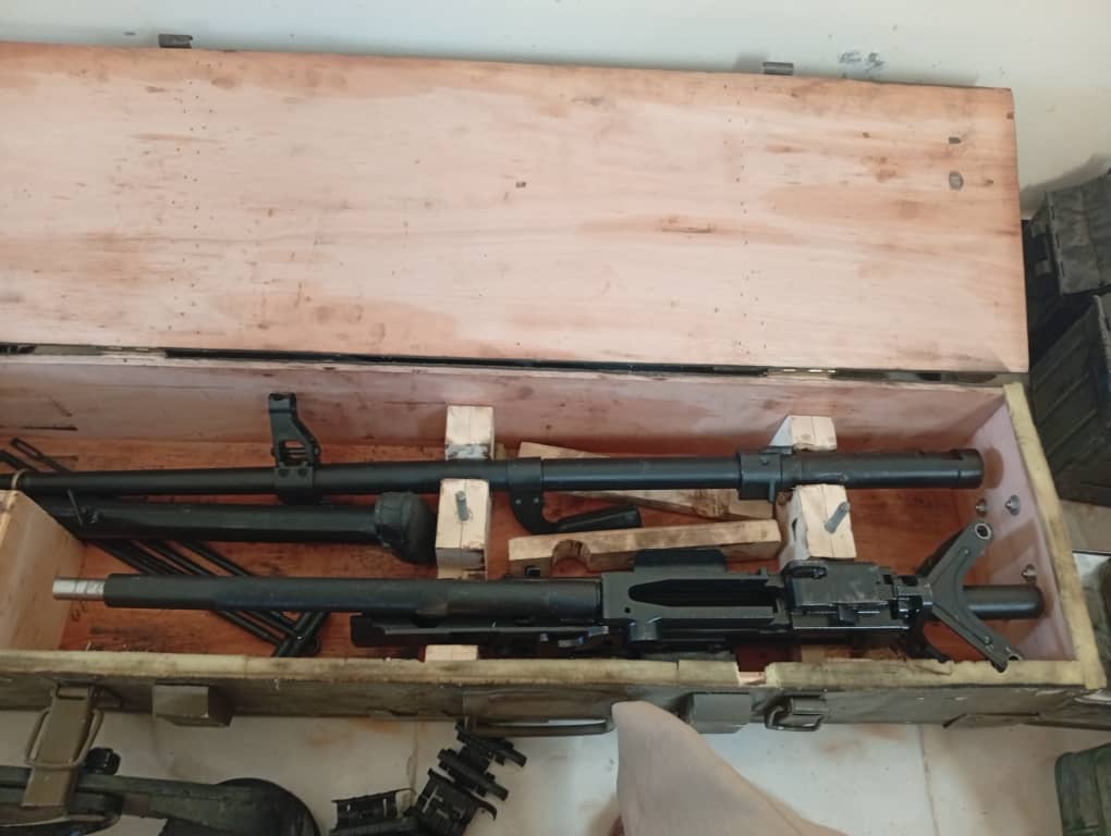 قوات اللواء الرابع مشاة بشبوة تحبط عملية تهريب أسلحة قادمة من مناطق الحوثيين في وادي عماقين بالروضة

إعلام اللواء الرابع مشاة – شبوة
27 أكتوبر 2025م

تمكنت قوات اللواء الرابع مشاة بقيادة العميد أصيل بن رشيد من إحباط عملية تهريب أسلحة في وادي عماقين بمديرية الروضة، كانت قادمة من